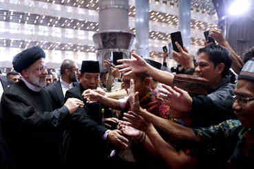 پایان بخش سفر رئیس‌جمهور به اندونزی؛ پیام رئیسی به فعالان اقتصادی و زمزمه «طَلَعَ الْبَدْرُ عَلَینا»