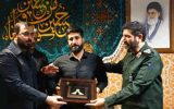 اعطای نشان آزادی ملت ایران به خادم شاهچراغ